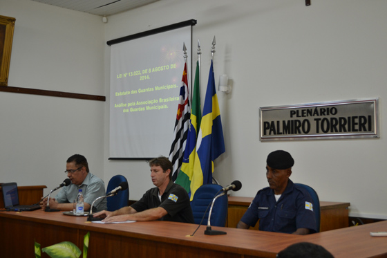 O palestrante Ezequiel Faria, o secretário de Segurança e Trânsito, Héber Robison Prioli, e o comandante da GCM, Domingos Santos Rocha